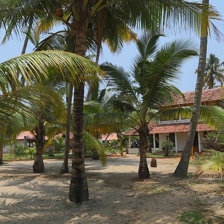 Pozhiyoram Ayurveda Beach Resort Alappuzha Exteriör bild