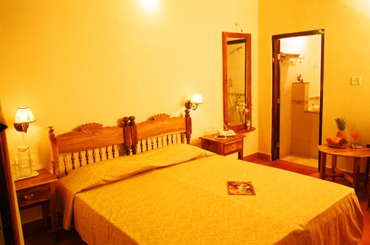 Pozhiyoram Ayurveda Beach Resort Alappuzha Exteriör bild