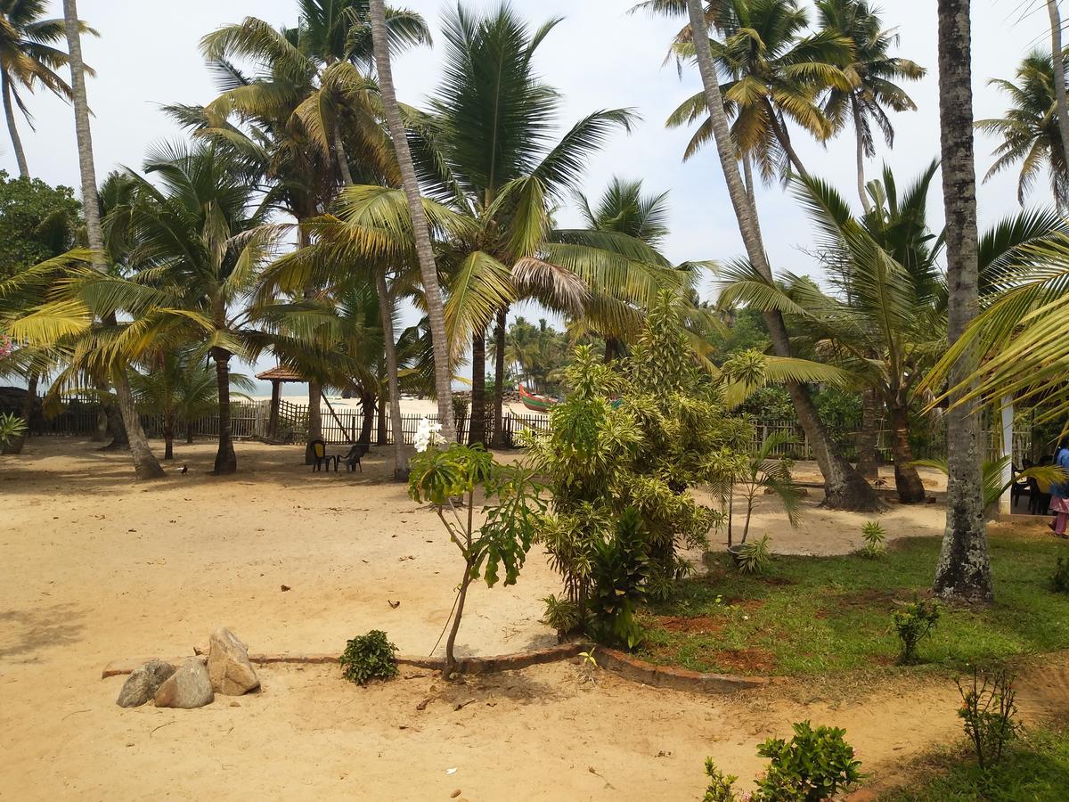 Pozhiyoram Ayurveda Beach Resort Alappuzha Exteriör bild