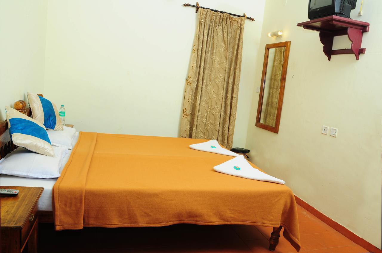 Pozhiyoram Ayurveda Beach Resort Alappuzha Exteriör bild