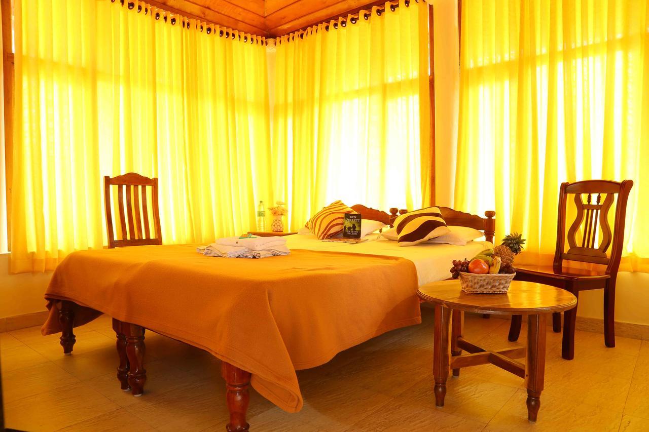 Pozhiyoram Ayurveda Beach Resort Alappuzha Exteriör bild