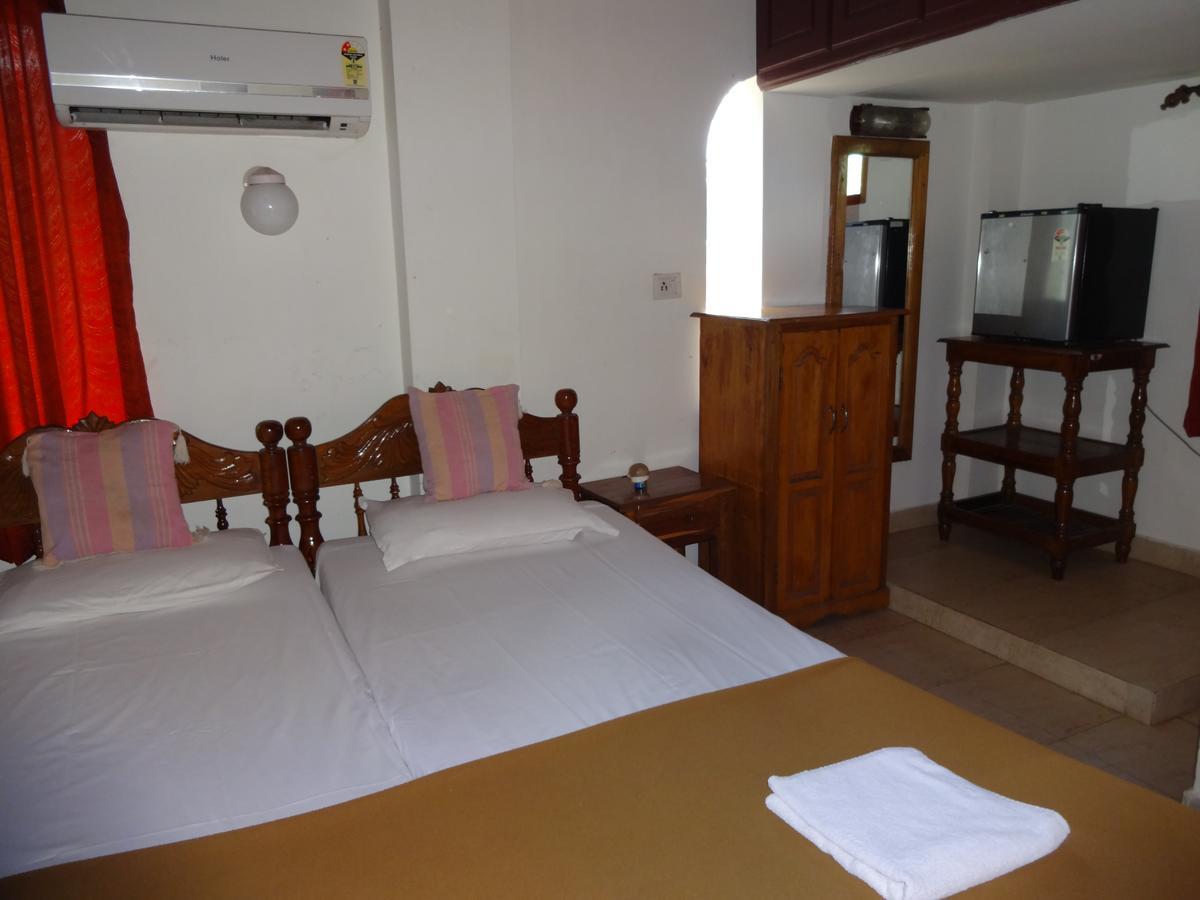 Pozhiyoram Ayurveda Beach Resort Alappuzha Exteriör bild