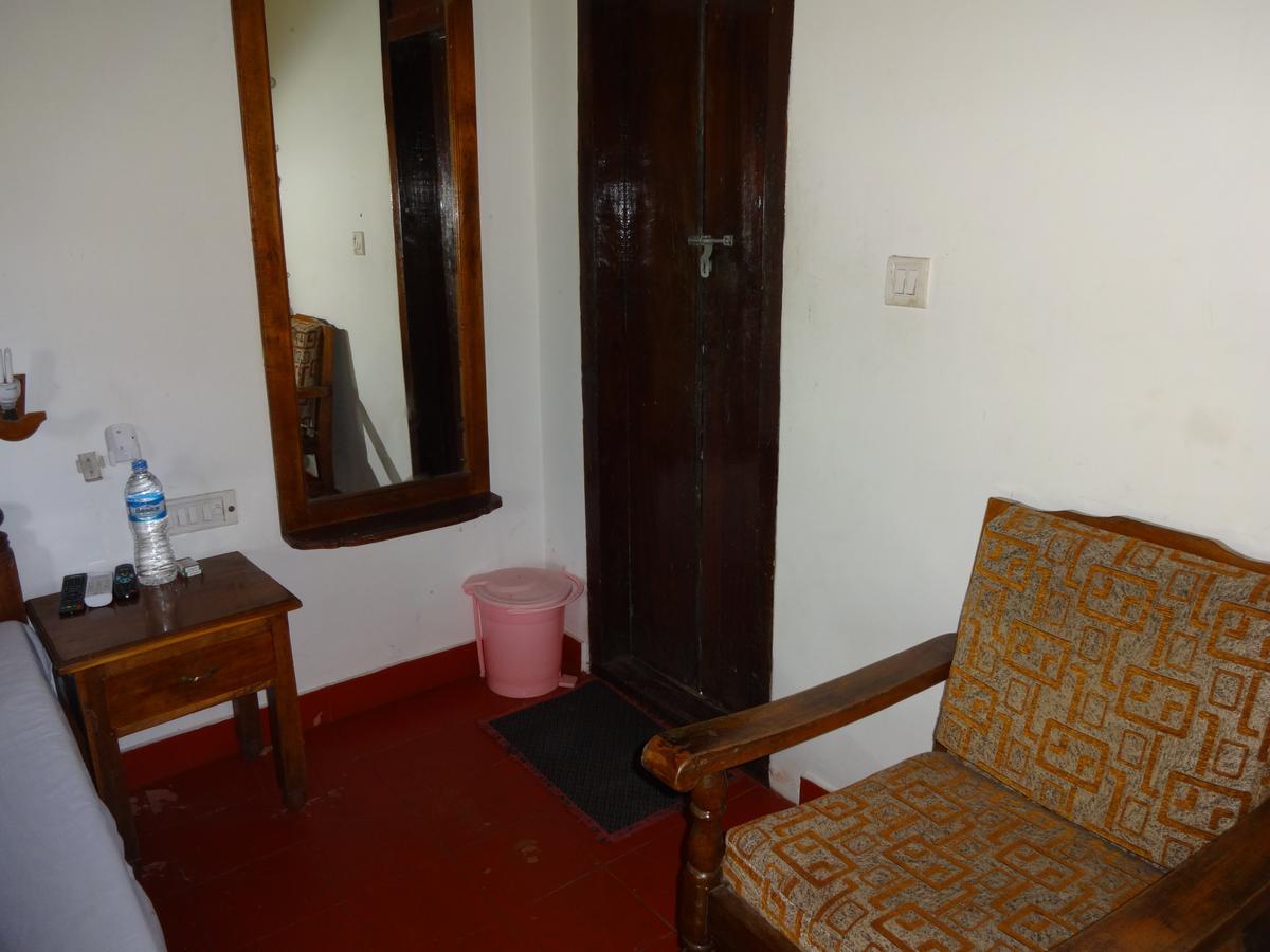 Pozhiyoram Ayurveda Beach Resort Alappuzha Exteriör bild
