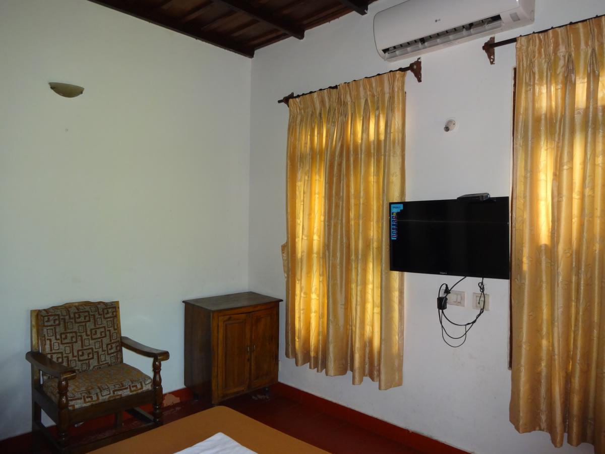 Pozhiyoram Ayurveda Beach Resort Alappuzha Exteriör bild