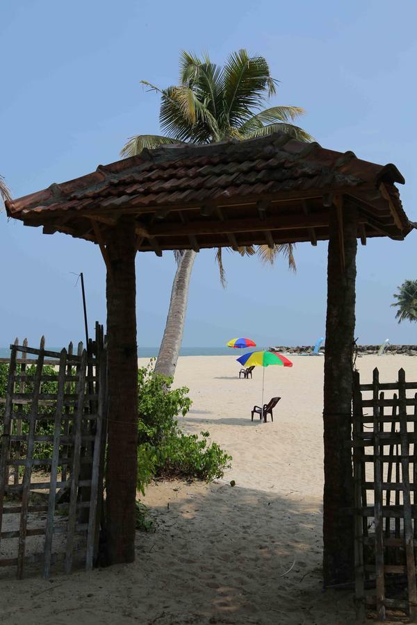 Pozhiyoram Ayurveda Beach Resort Alappuzha Exteriör bild
