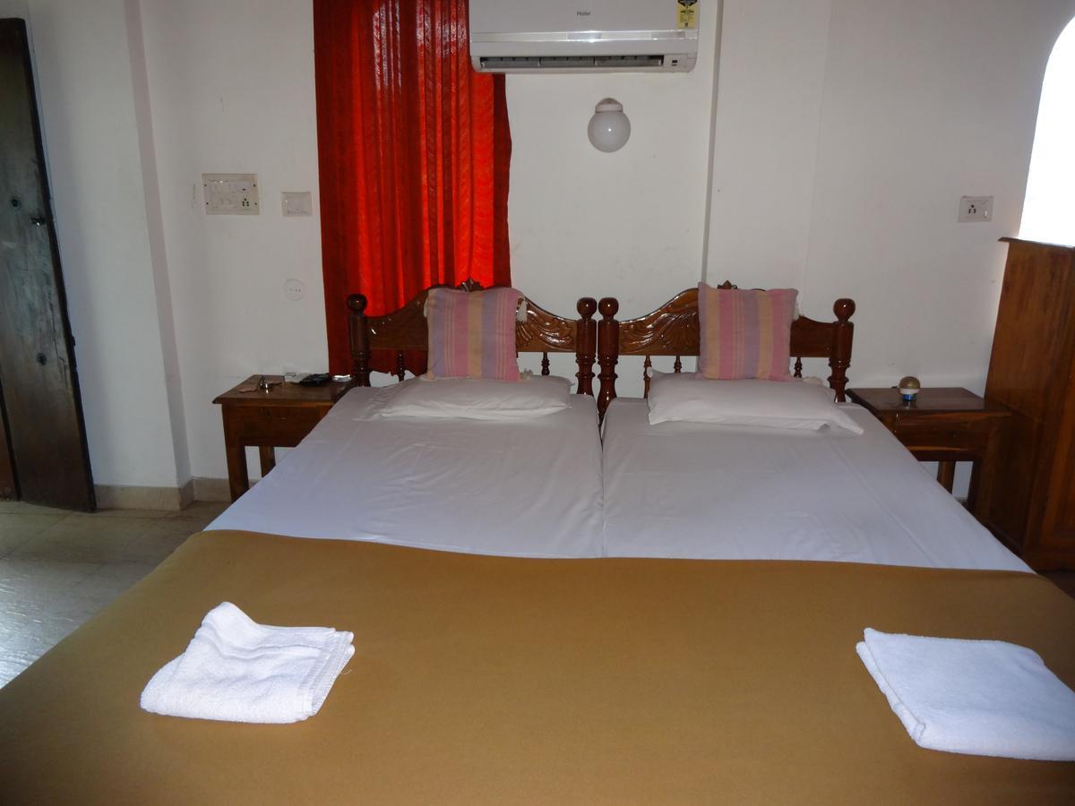 Pozhiyoram Ayurveda Beach Resort Alappuzha Exteriör bild