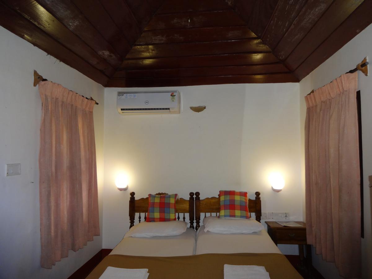 Pozhiyoram Ayurveda Beach Resort Alappuzha Exteriör bild