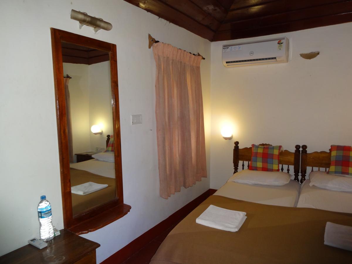 Pozhiyoram Ayurveda Beach Resort Alappuzha Exteriör bild